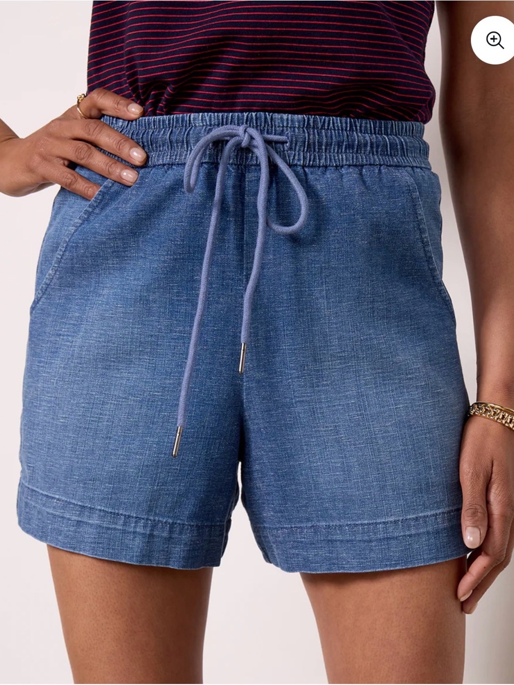 Evereve Lightweight Chambray Drawstring Shorts in Blue